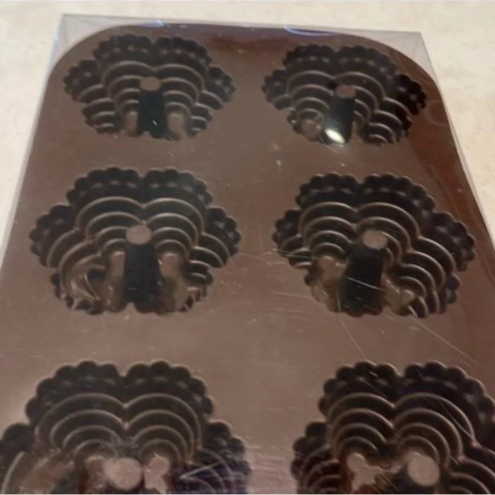 Crate & Barrel 6-Cup mini-Tiered Silicone cake Pan NEW Non-Stick Baking Mold